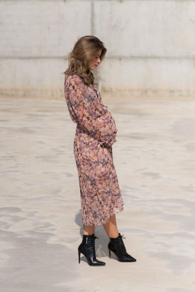 50 Comfy and Stylish Maternity Outfits Street Style Looks 30