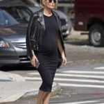 50 Comfy and Stylish Maternity Outfits Street Style Looks 36