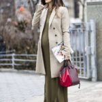 50 Comfy and Stylish Maternity Outfits Street Style Looks 39
