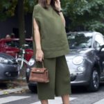 50 Comfy and Stylish Maternity Outfits Street Style Looks 45