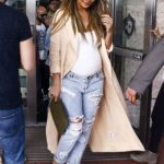 50 Comfy and Stylish Maternity Outfits Street Style Looks 49