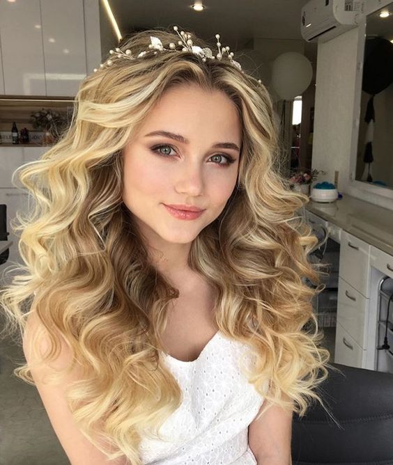 50 Natural Loose Hairstyle Looks for Brides Ideas 3