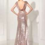 30 Inspiration for a sleeveless long dress outfit to appear feminine and trendy 04