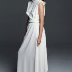 30 Inspiration for a sleeveless long dress outfit to appear feminine and trendy 34