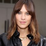 Curtain Bangs Hair Styles Ideas 22