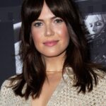 Curtain Bangs Hair Styles Ideas 32