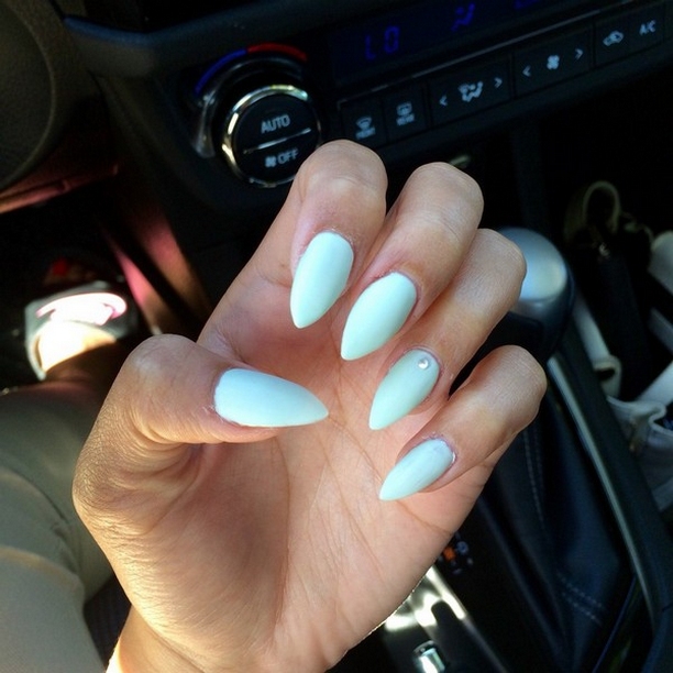 Inspiring Almond Shaped Nail for Girls 24