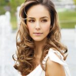 20 Long Wavy Hairstyles The Envy of Most Women 22