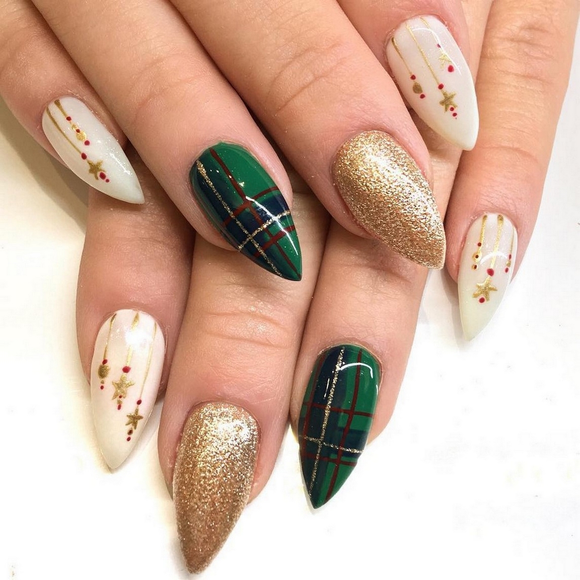 50 Lovely Chrismas Nail Art You Need to 01
