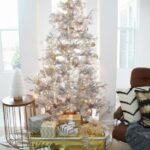 70 Catchy Silver and Gold Christmas Trees Decor You Need to See 11