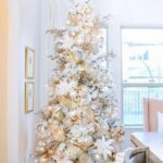 70 Catchy Silver and Gold Christmas Trees Decor You Need to See 20