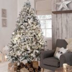 70 Catchy Silver and Gold Christmas Trees Decor You Need to See 21