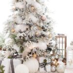 70 Catchy Silver and Gold Christmas Trees Decor You Need to See 23