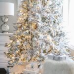 70 Catchy Silver and Gold Christmas Trees Decor You Need to See 26