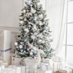 70 Catchy Silver and Gold Christmas Trees Decor You Need to See 3