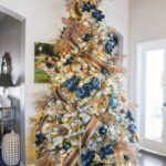 70 Catchy Silver and Gold Christmas Trees Decor You Need to See 46