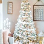 70 Catchy Silver and Gold Christmas Trees Decor You Need to See 47