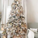 70 Catchy Silver and Gold Christmas Trees Decor You Need to See 6