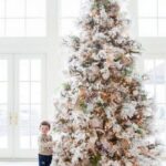 70 Catchy Silver and Gold Christmas Trees Decor You Need to See 62