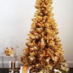 70 Catchy Silver and Gold Christmas Trees Decor You Need to See 67