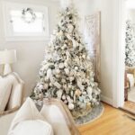 70 Catchy Silver and Gold Christmas Trees Decor You Need to See 7