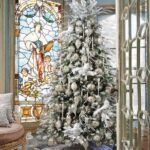 70 Catchy Silver and Gold Christmas Trees Decor You Need to See 72