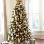 70 Catchy Silver and Gold Christmas Trees Decor You Need to See 73
