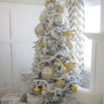 70 Catchy Silver and Gold Christmas Trees Decor You Need to See 76