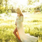 80 Outdoor Maternity Photoshoot Ideas 15