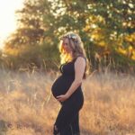 80 Outdoor Maternity Photoshoot Ideas 20