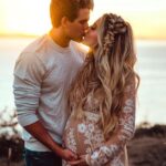 80 Outdoor Maternity Photoshoot Ideas 4