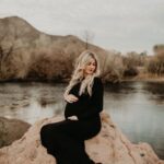 80 Outdoor Maternity Photoshoot Ideas 43