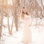 80 Outdoor Maternity Photoshoot Ideas 45