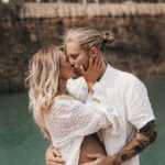 80 Outdoor Maternity Photoshoot Ideas 46