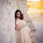 80 Outdoor Maternity Photoshoot Ideas 6