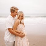 80 Outdoor Maternity Photoshoot Ideas 7