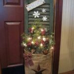 How Stunning Rustic Christmas Decorations Ideas 33