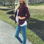 50 Comfy Jeans Outfits For Pregnant Women Ideas 03
