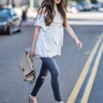 50 Comfy Jeans Outfits For Pregnant Women Ideas 04