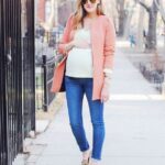 50 Comfy Jeans Outfits For Pregnant Women Ideas 05