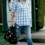 50 Comfy Jeans Outfits For Pregnant Women Ideas 07