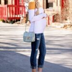 50 Comfy Jeans Outfits For Pregnant Women Ideas 14