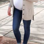 50 Comfy Jeans Outfits For Pregnant Women Ideas 18