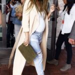 50 Comfy Jeans Outfits For Pregnant Women Ideas 21