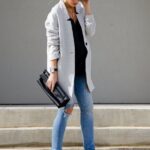 50 Comfy Jeans Outfits For Pregnant Women Ideas 28