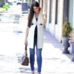 50 Comfy Jeans Outfits For Pregnant Women Ideas 40