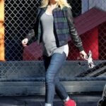 50 Comfy Jeans Outfits For Pregnant Women Ideas 42