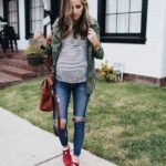 50 Comfy Jeans Outfits For Pregnant Women Ideas 44