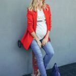 50 Comfy Jeans Outfits For Pregnant Women Ideas 49