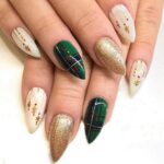 50 Cute and Festive Christmas Nail Design You Should to See 09